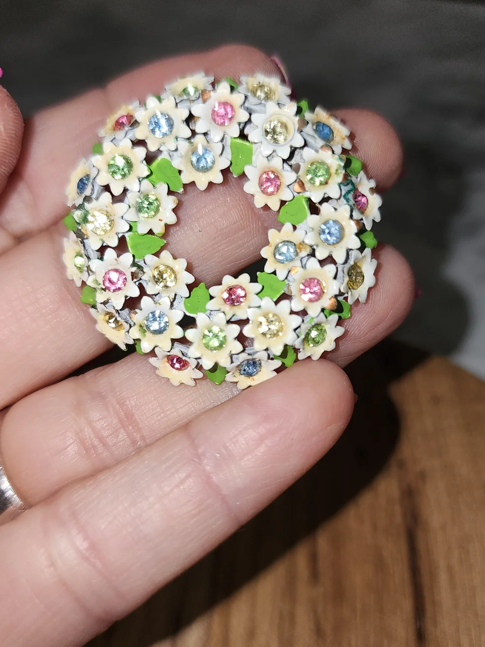 Vintage Weiss Floral Enamel Rhinestone Wreath Brooch
